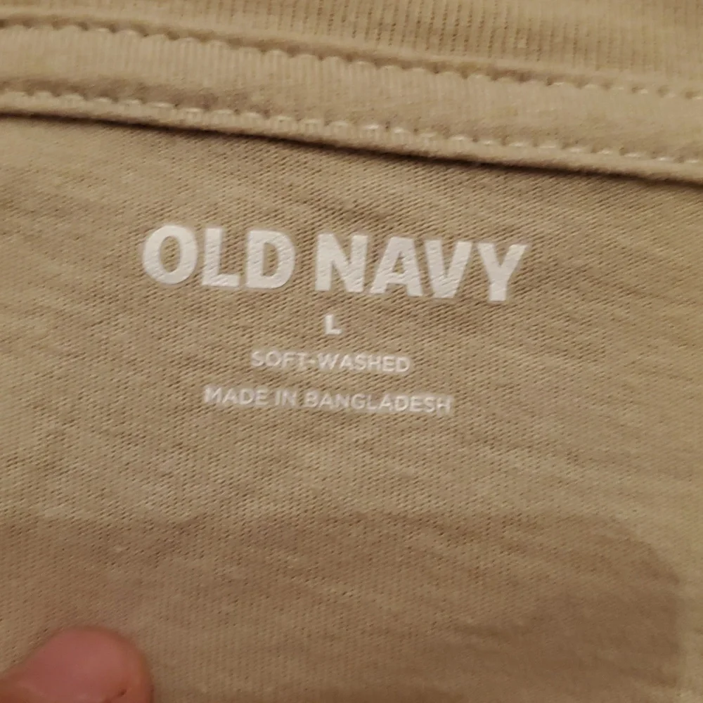 OLD NAVY SIZE LARGE Men's Beige T-Shirt - Picture 3 of 4